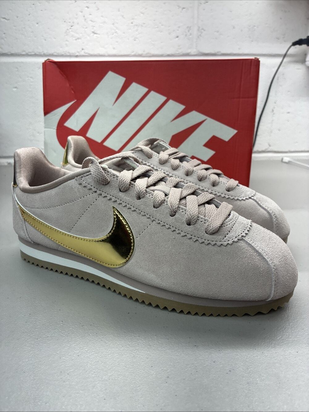 Nike Classic Cortez Diffused Taupe Metallic Gold Women's 7.5 Sneakers 902856-204